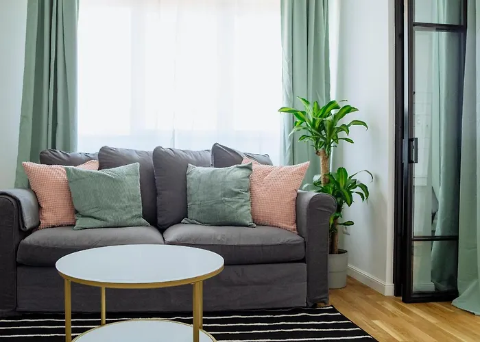 Sunny 3br Midtown Flat - Amazing View Balcony Bükreş