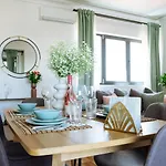 Apartament Sunny 3br Midtown Flat - Amazing View Balcony