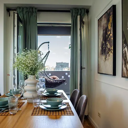 Sunny 3br Midtown Flat - Amazing View Balcony Apartment