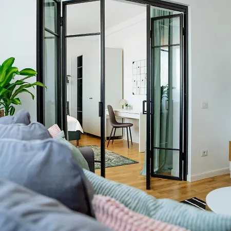 Sunny 3br Midtown Flat - Amazing View Balcony Daire Bükreş