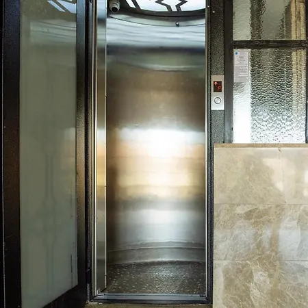 Sunny 3br Midtown Flat - Amazing View Balcony Apartment *