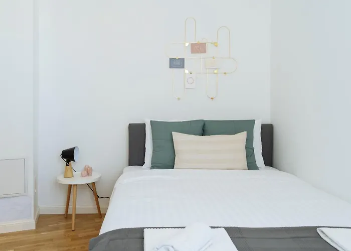 Apartman Sunny 3br Midtown Flat - Amazing View Balcony *