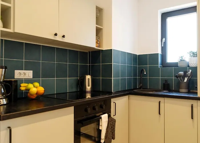 Sunny 3br Midtown Flat - Amazing View Balcony Lägenhet