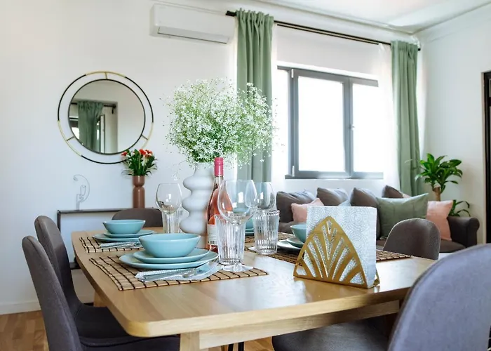 Daire Sunny 3br Midtown Flat - Amazing View Balcony