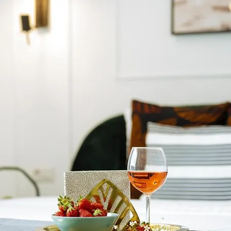 Apartment Sunny 3br Midtown Flat - Amazing View Balcony