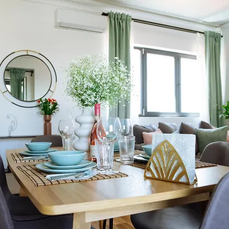 Apartment Sunny 3br Midtown Flat - Amazing View Balcony