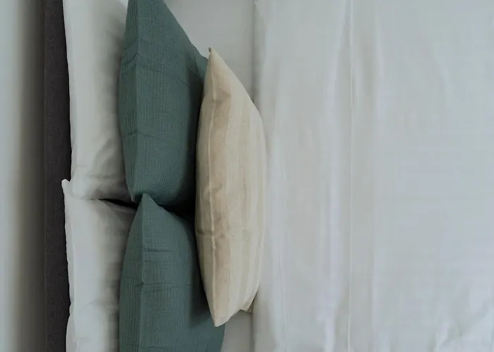 Sunny 3br Midtown Flat - Amazing View Balcony Lejlighed