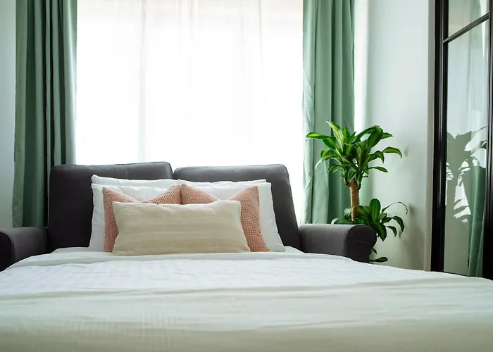 Sunny 3br Midtown Flat - Amazing View Balcony Lejlighed Bukarest