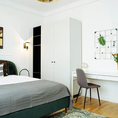 Sunny 3br Midtown Flat - Amazing View Balcony Appartamento