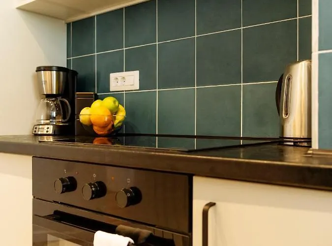 Апартаменти Sunny 3br Midtown Flat - Amazing View Balcony