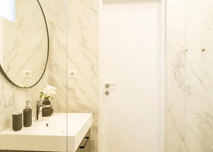 Sunny 3br Midtown Flat - Amazing View Balcony Апартаменти *