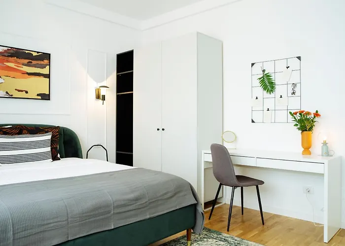 Sunny 3br Midtown Flat - Amazing View Balcony Апартаменти